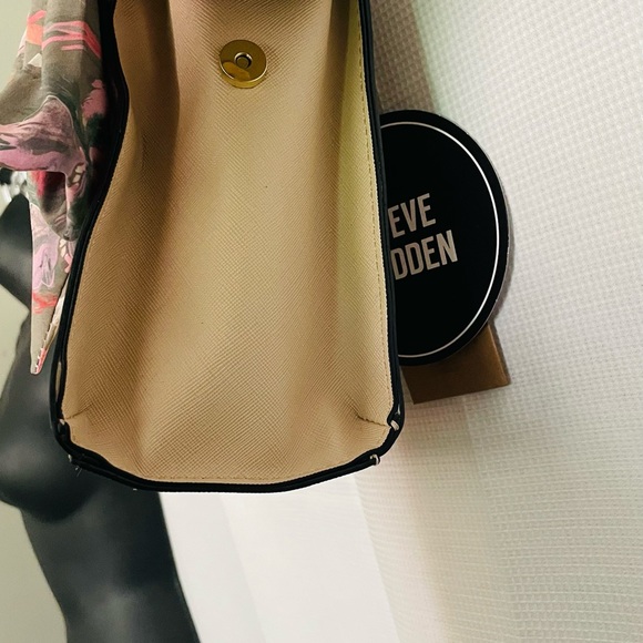 COPY - Steve Madden satchel - Picture 3 of 4